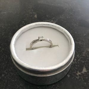 White gold diamond ring
